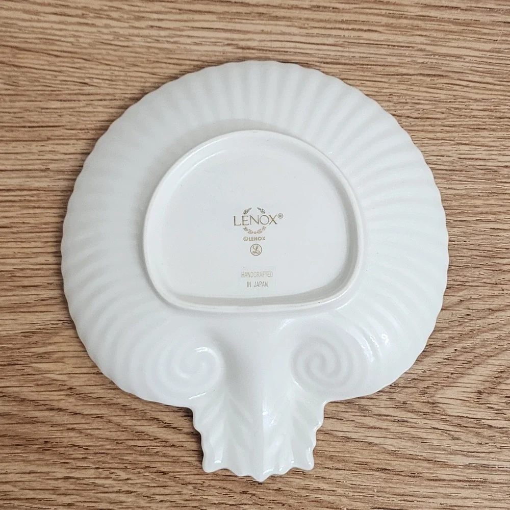 Lenox scalloped clam